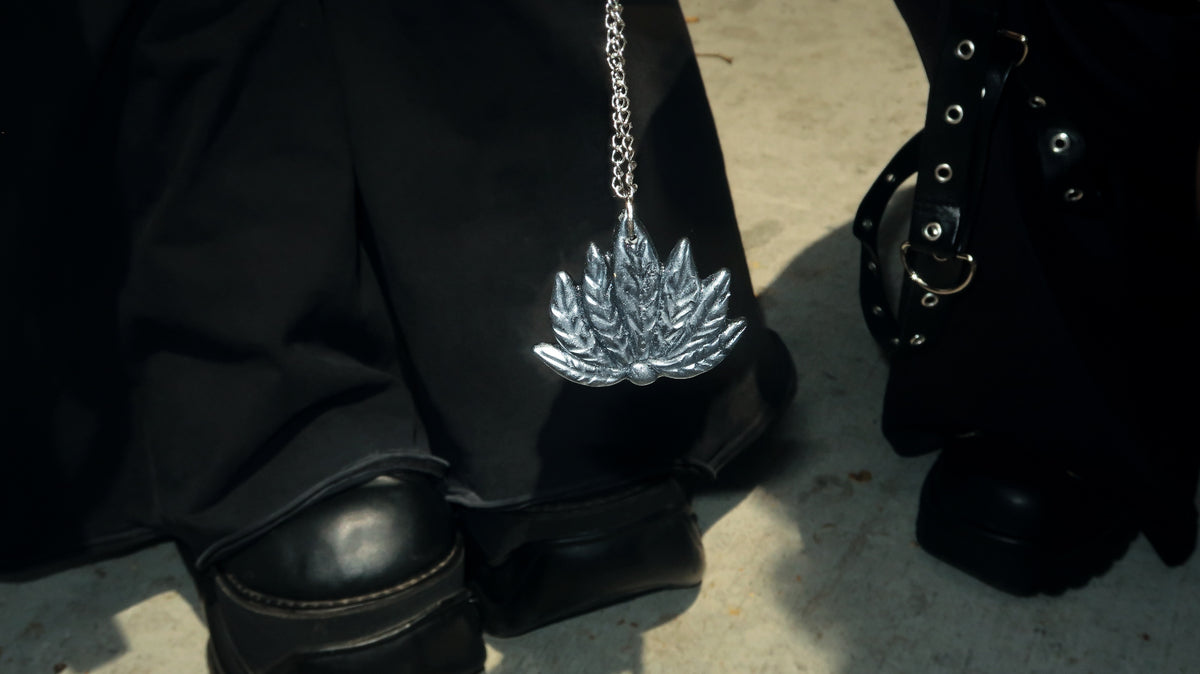 Maryjane Leaf Pendant Necklace